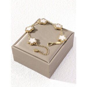 Elegant  Five-Leaf Clover Cubic Zirconia bracelet